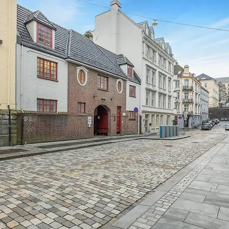 Affordable Studio In Vibrant Central Location. Sg4 Bergen
